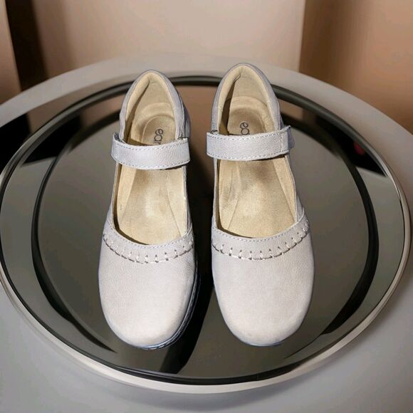 Earth Women's Kalece Leather Stitched Mary Jane Flats Size 7.5M